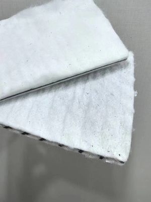Materiale geosintetico per il rinforzo
