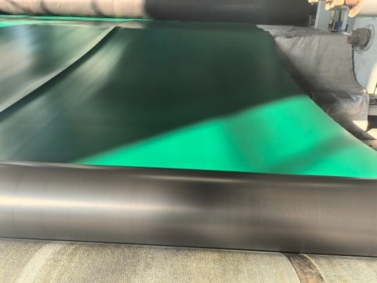 Geomembrana liscia in HDPE a doppio colore nero e verde per la protezione dell'ambiente