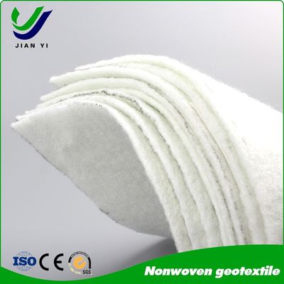 100-800 g/m2 Geotextile in fibre staminali con elevata permeabilità all'acqua Filtrazione del drenaggio Migliorare la qualità del progetto e ridurre i costi di costruzione