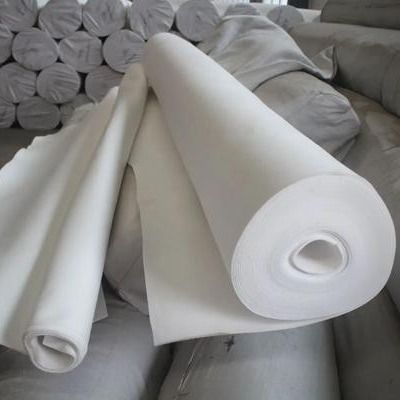 100-800 g/m2 Geotextile in fibre staminali con elevata permeabilità all'acqua Filtrazione del drenaggio Migliorare la qualità del progetto e ridurre i costi di costruzione