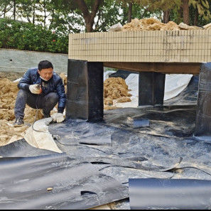 Geomembrana liscia HDPE resistente per il progetto anti-siccatura di un lago artificiale Resistenza alla rottura 20-80N/mm Allungamento alla rottura 700%