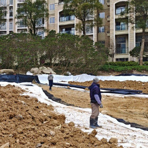 Geomembrana liscia HDPE resistente per il progetto anti-siccatura di un lago artificiale Resistenza alla rottura 20-80N/mm Allungamento alla rottura 700%