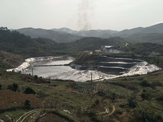 Geomembrana di polietilene ad alta densità HDPE Resistenza chimica Prevenzione delle perdite per le strutture di stoccaggio dei rifiuti