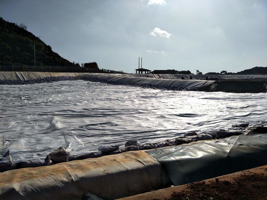 Soluzioni sicure per la fusione: geomembrane HDPE resistenti alla corrosione per contenimento dell'acqua di lixiviazione e di processo