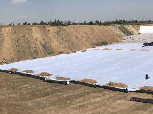 Costruzione stradale Geotessile non tessuto rinforzo durevole con prestazioni superiori e lunghezza di progettazione in fibre lunghe 50m-200m