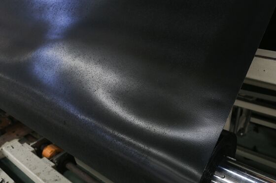 Geomembrana in HDPE Texturizzata Resistente ai raggi UV con Superficie ad Alto Attrito per Applicazioni di Larghezza 6m-8m