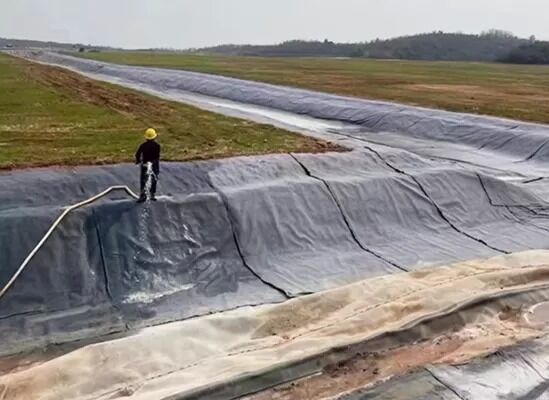 JC/T 2884-2025 Copertura di cemento di alta resistenza a fortificazione rapida standard per la protezione da pendenza rapida con larghezza di 4 m