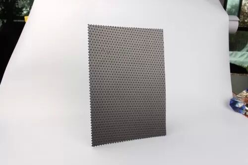 Geomembrana HDPE stabile e antiscivolo ad alto coefficiente di attrito con impermeabilità ultra-bassa per progetti di ingegneria